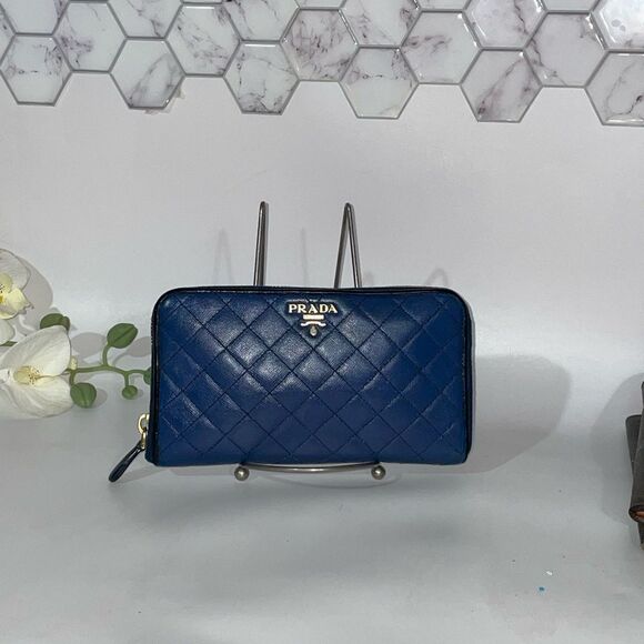 Authentic Prada Quilted Diamond Stitch Zippy Wallet - Picture 2 of 16